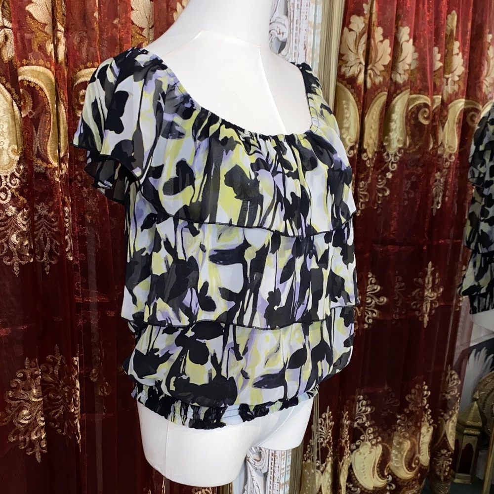 Floral Ruffle Off Shoulder Top - Picture 3 of 17
